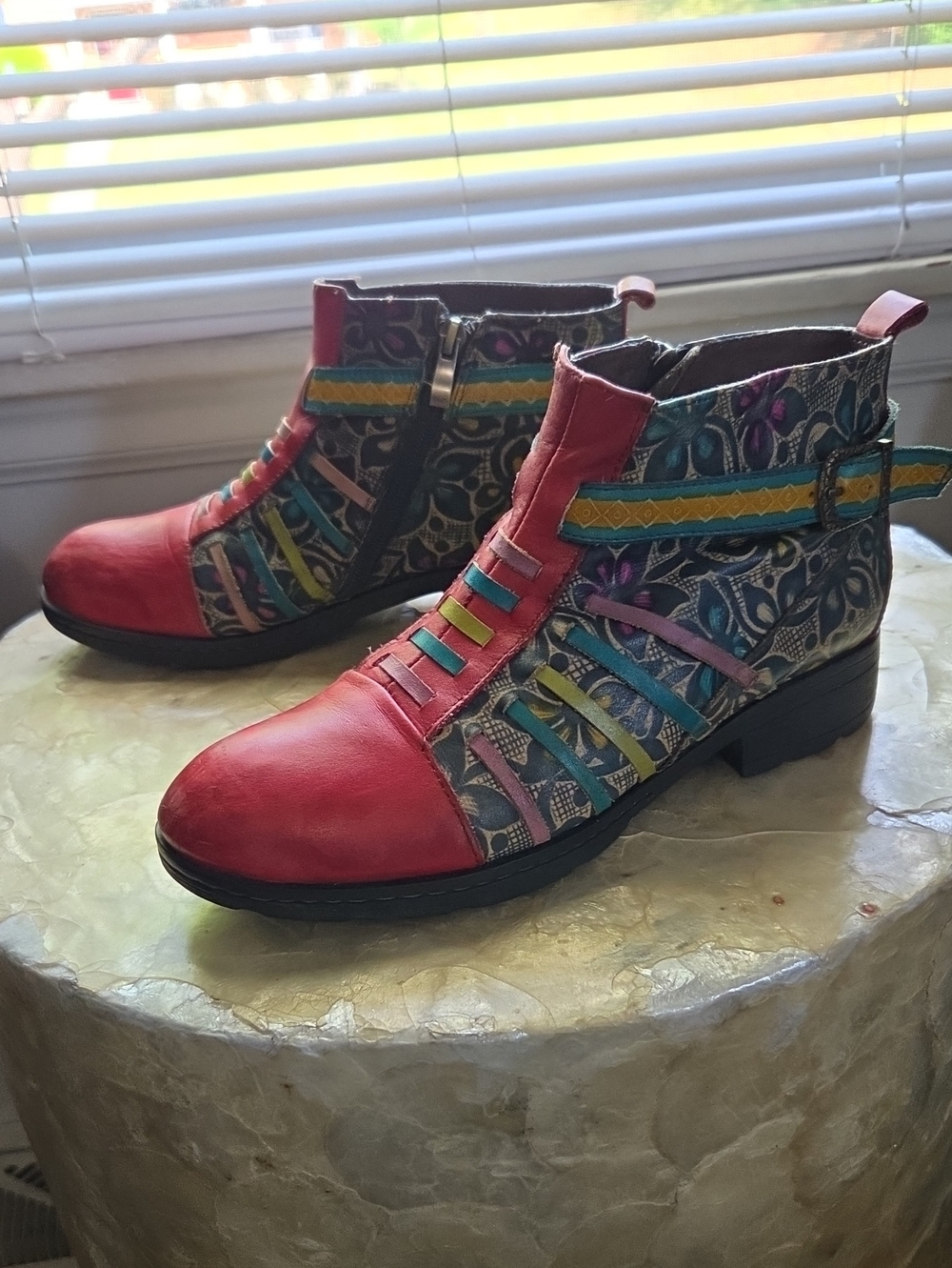 Socofy Women's Boots Boho Ankle Leather Side Zip Red Buckle sz 8